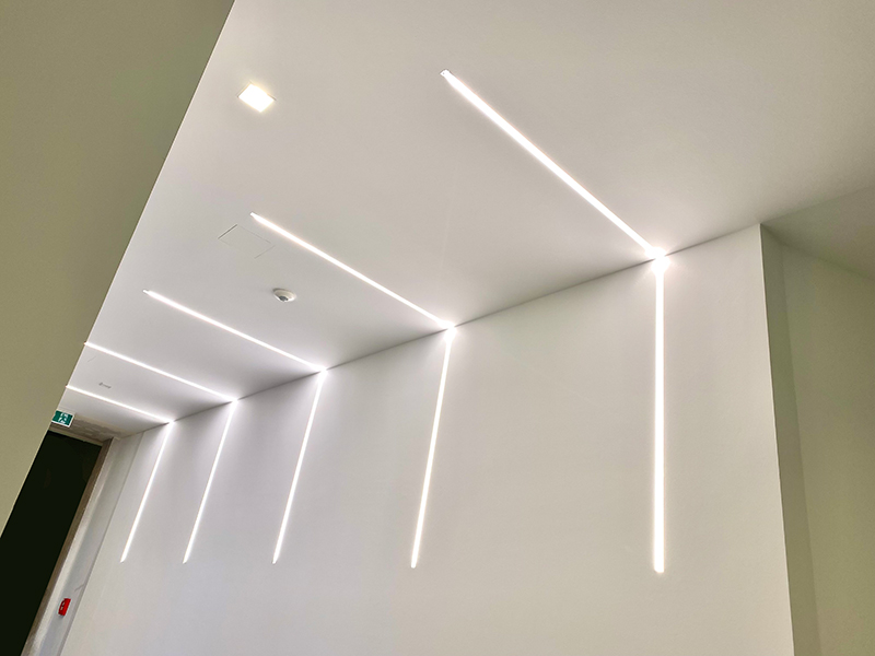 LED-Leisten Decke / Wand Flur